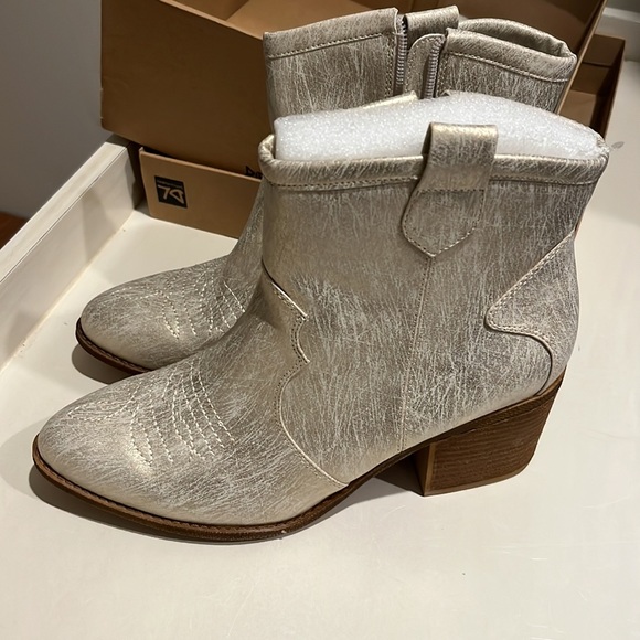 Dirty Laundry Unite Metallic Boot 10 NIB - Picture 3 of 9